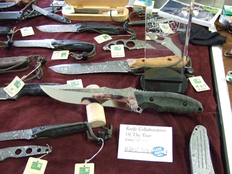 SOG Kiku at the Blade Show 2007 along with the "Best Collaboration Knife of the year" award
