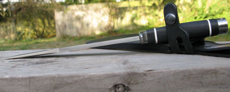 SOG Creed blade thickness .240" (Photo:"mai204" - ebay)