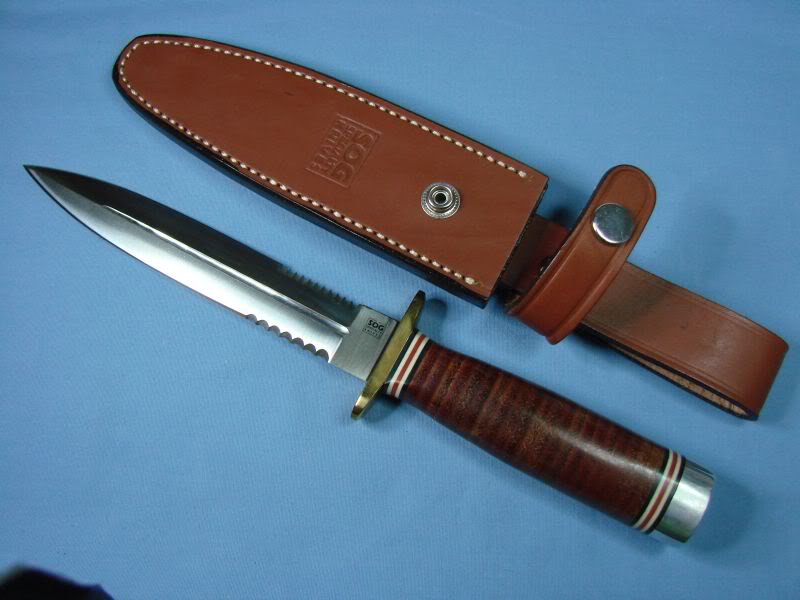 SOG Desert Dagger (Leather) (Photo:"appels" - bladeforums)